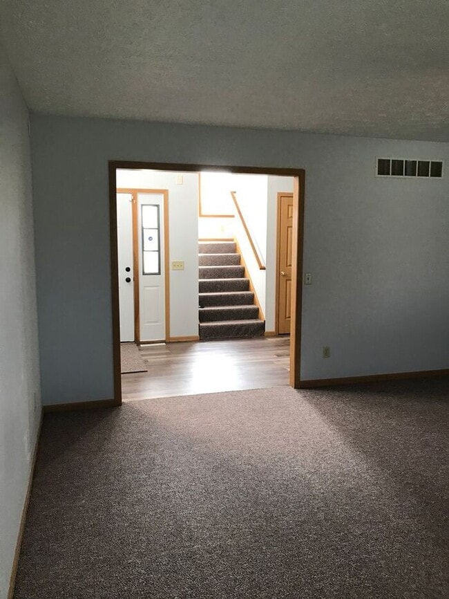 3 Bedroom Duplex North Canton Frank Rd Townhome Townhome Rental in