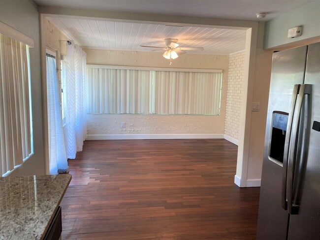 2/1 Single Family Home in College Park - 2/1 Single Family Home in College Park
