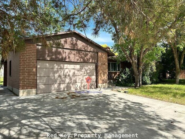 Photo - Country Club Dr. Single Family Home