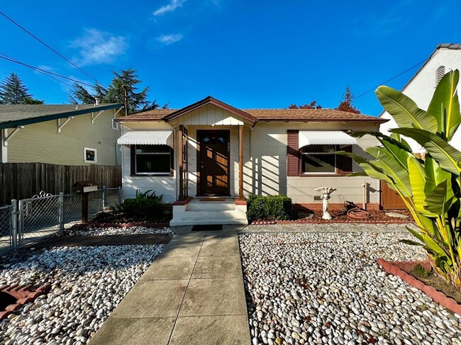 Building Photo - Absolutely Adorable One Bedroom Home Near Downtown Napa