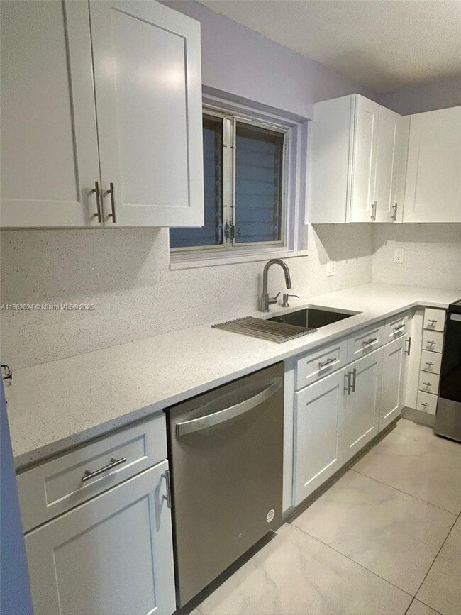 Building Photo - 394 N Laurel Dr Unit 303 Rental