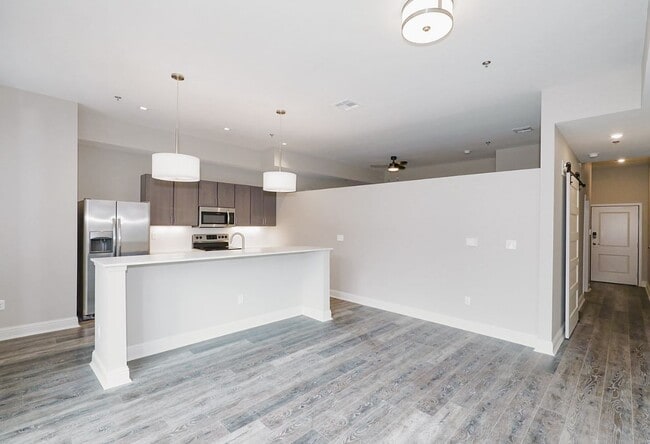 Living - The Flats on Archer - Discounted Rates on ...