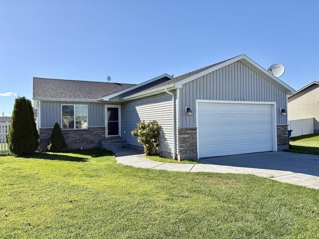 Building Photo - 2175 Roy Dr
