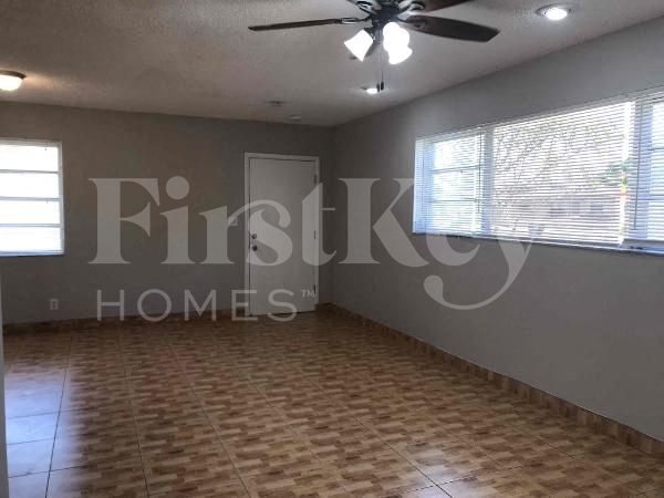 Photo - 1211 N 74th Way