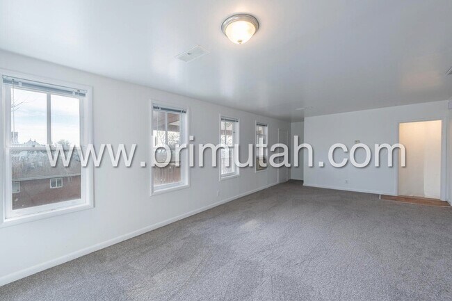 1261-1267 Alameda Avenue - 1263