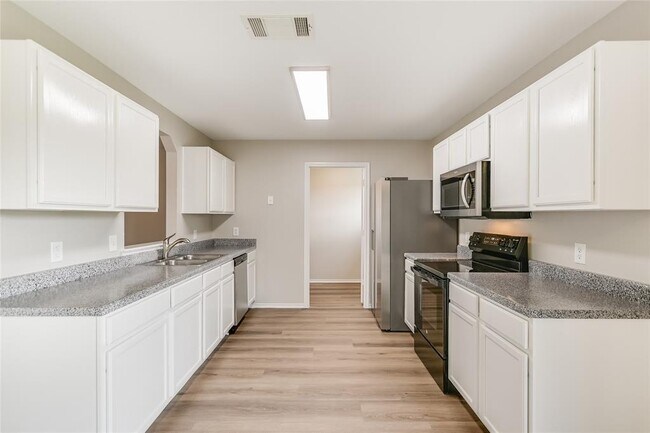 Building Photo - 202 Woodley Rd Rental