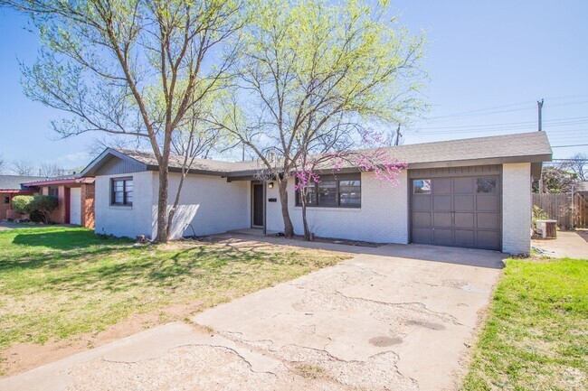 Building Photo - Central Lubbock  2 Bed 2 Bath Home