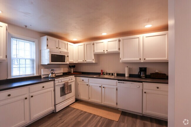 Building Photo - 29 Jay St Unit 1A Rental