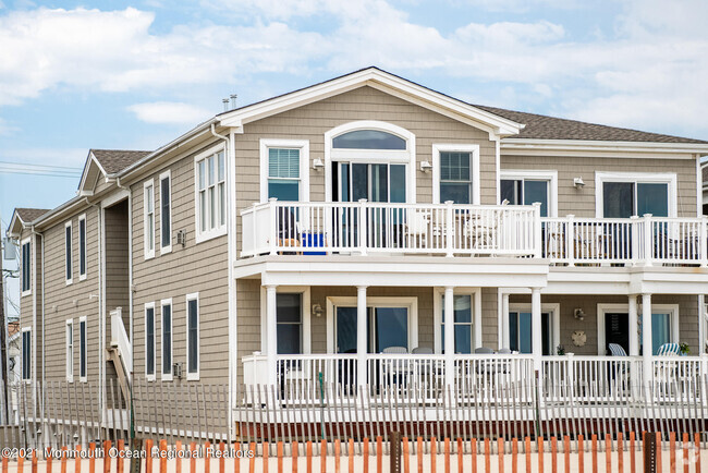 Building Photo - 239 Beach Front Unit 3 Rental