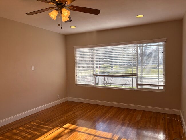 Photo - 4733 Levelside Ave