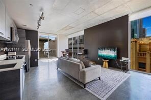 Photo - 151 SE 1st St Unidad 401