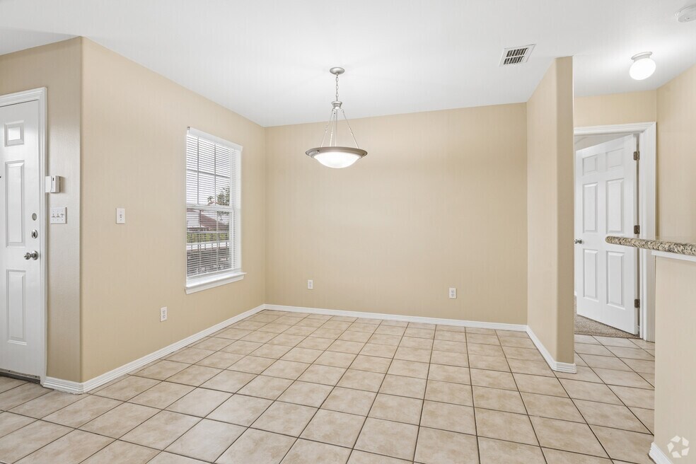 3BA - 2BA - 1,320SF - Dining Area