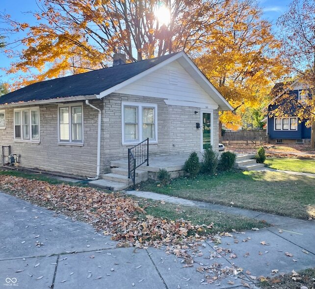 Photo - 5841 Julian Ave