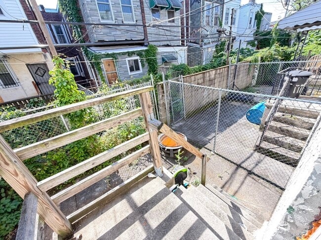 113 N Peach St