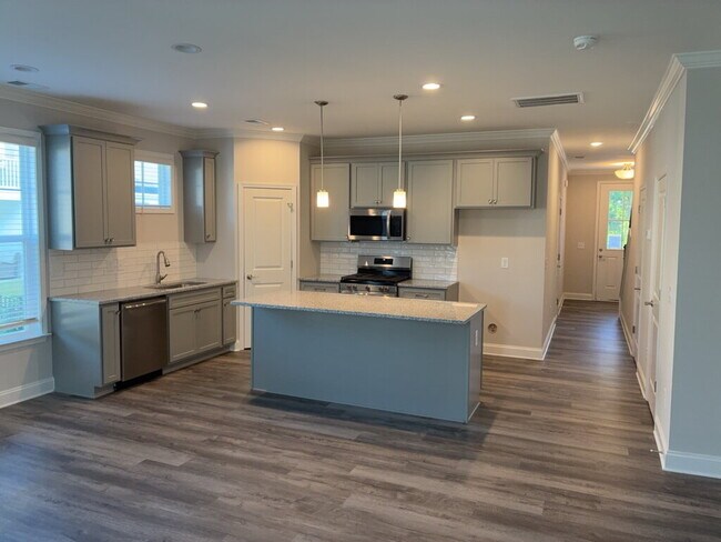 "Charming 3-Bed Lakeside Retreat with Fireplace and Hardwood Floors on George Smith Mill Road!"