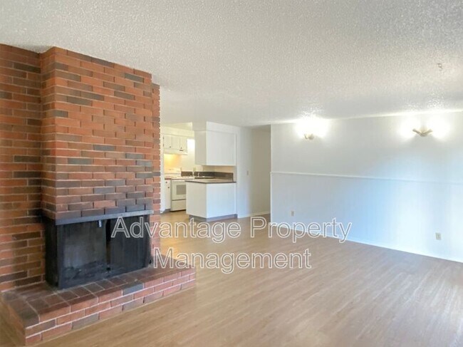 Photo - 585 NW Walnut Blvd