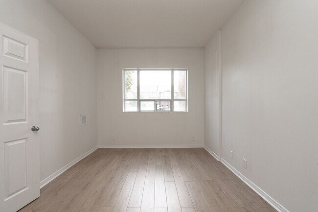 Photo - 333 Sidney Belsey Crescent Unit 317