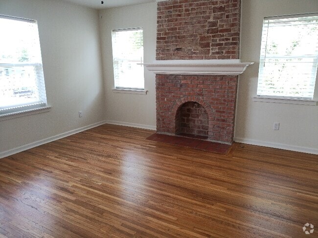 Building Photo - 1312 S Quaker Ave Rental