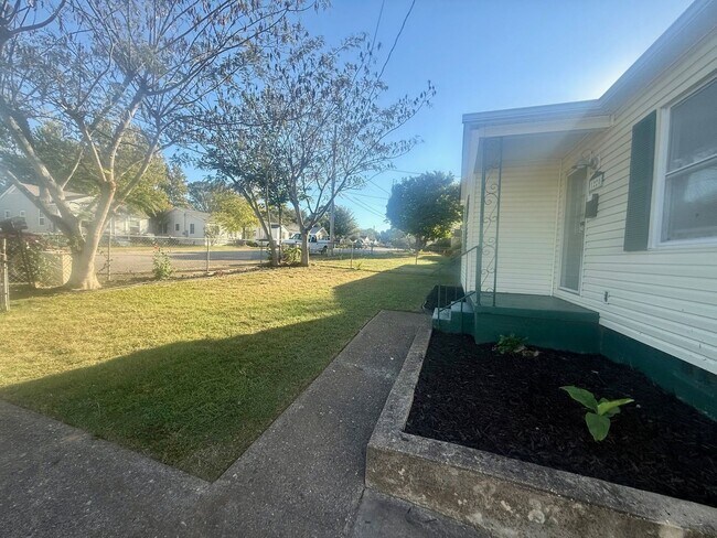 Photo - 1220 Thelma St