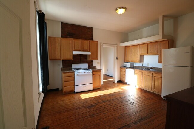 Photo - 52 W McMillan St