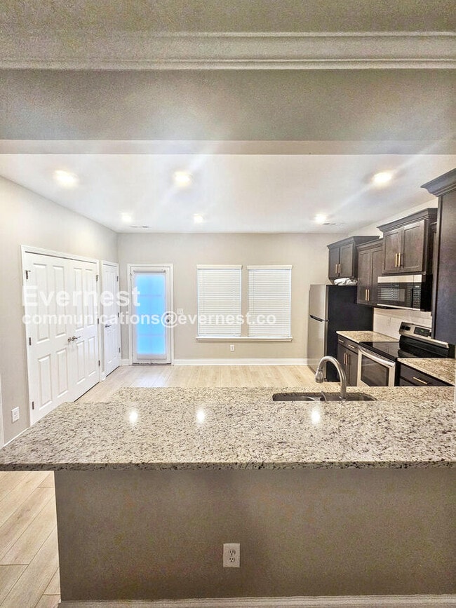 Photo - 809 Goswell Dr