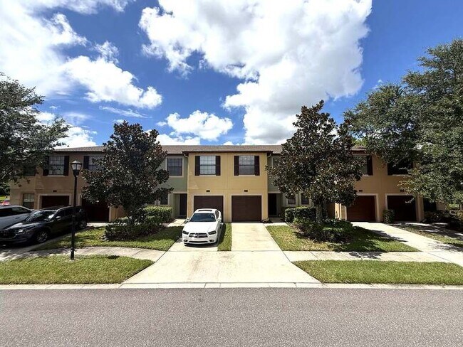 2516 Oleander Lakes Dr