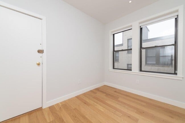 Photo - Renovated 1 in Brighton | Modern Finishes | Pet Friendly