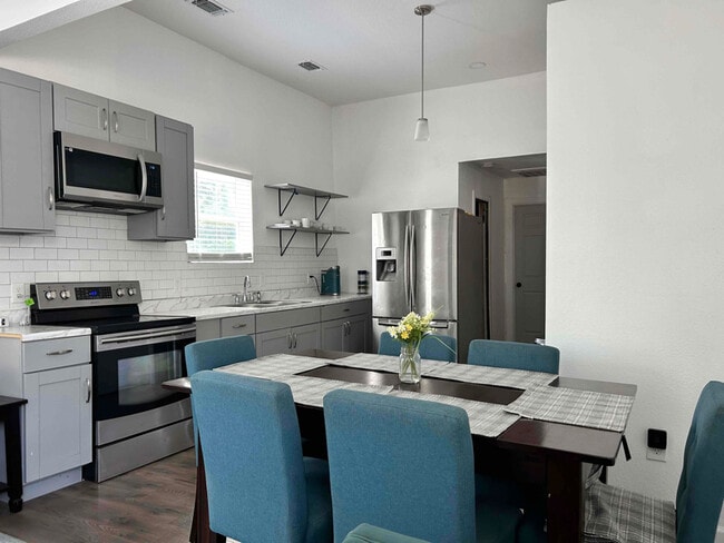 Photo - 206 E Brenham St