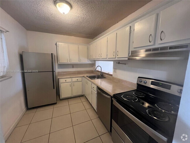 Building Photo - 8500 SW 133rd Avenue Rd Unit 305 Rental