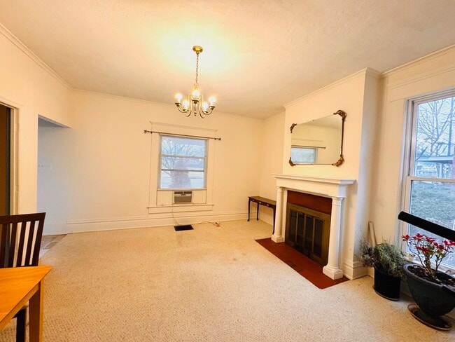 Photo - 503 S Broadway St Unidad Front