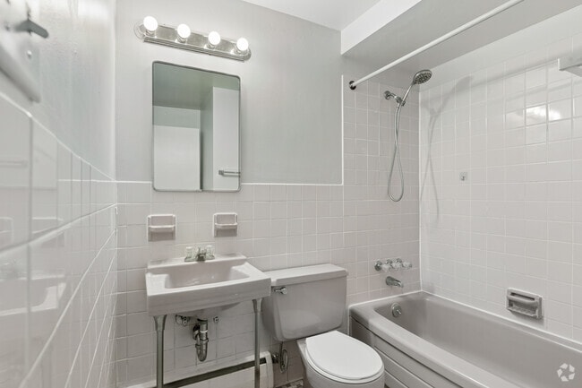 1BR, 1BA - 750SF - Bathroom