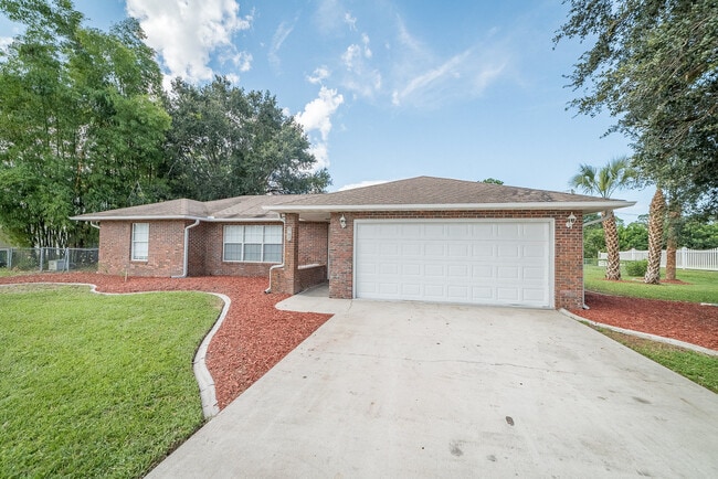 Bonita casa con piscina y gran patio trasero. - 785 Hawser St NE
