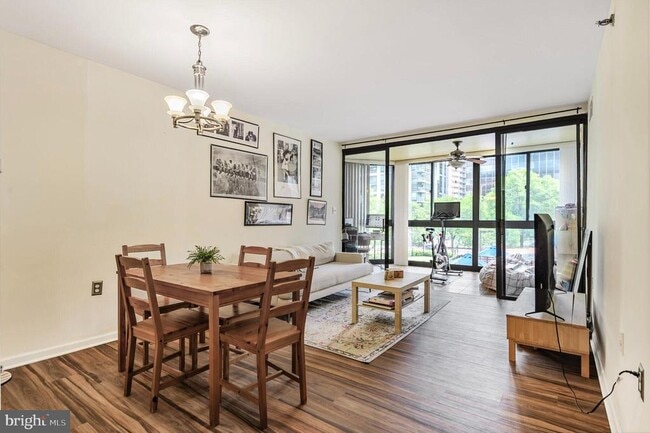 Photo - 1001 N Randolph St Unidad 212