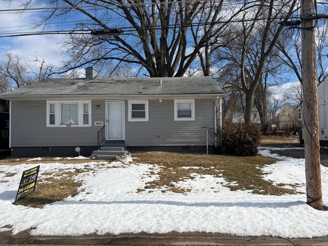 Building Photo - 6042 Hancock Ave