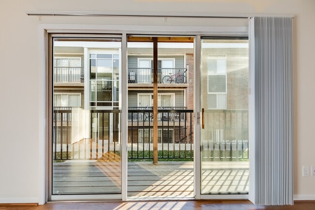 Photo - 4006-4008 Oak St