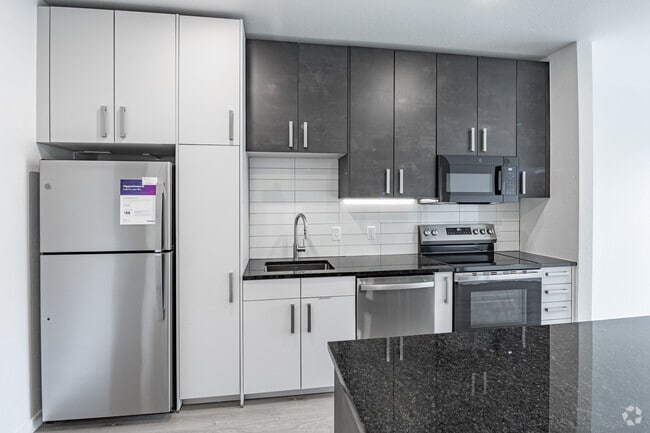 1 BR, 1BA - 763SF - Kitchen