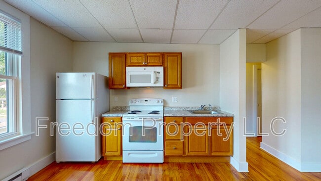 Photo - 242 N Main St