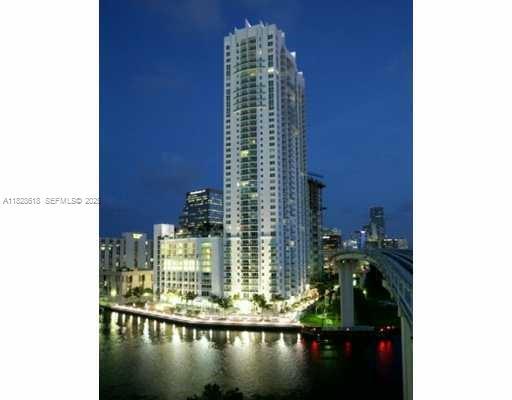 Building Photo - 31 SE 5th St Unit 2601