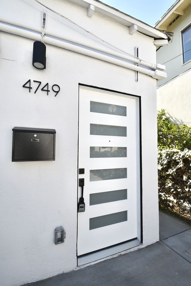 Photo - 4751 Kraft Ave Unidad 4749