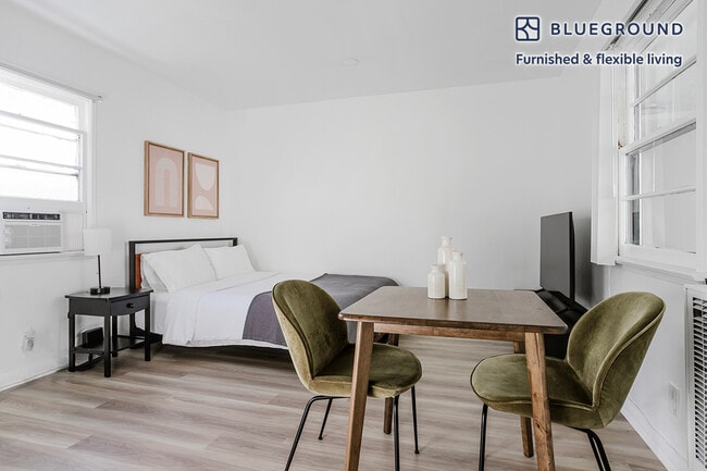 Photo - 944 Tiverton Ave Unidad FL1-ID1278