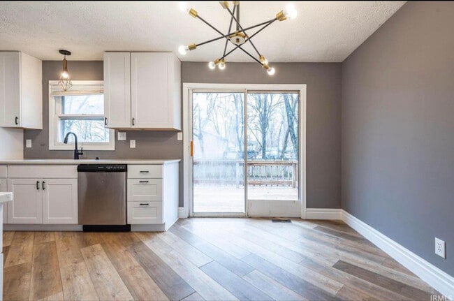 Photo - 635 Robin Dr