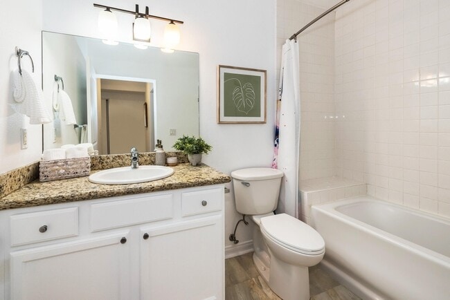 Photo - GIANT 1 BEDROOM APT