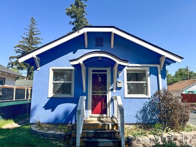 Building Photo - Two bedroom, One Bath House