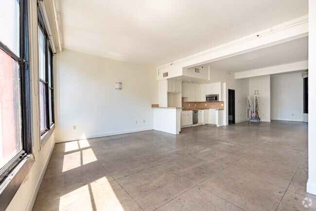 Live/Work Studio Loft - 920SF