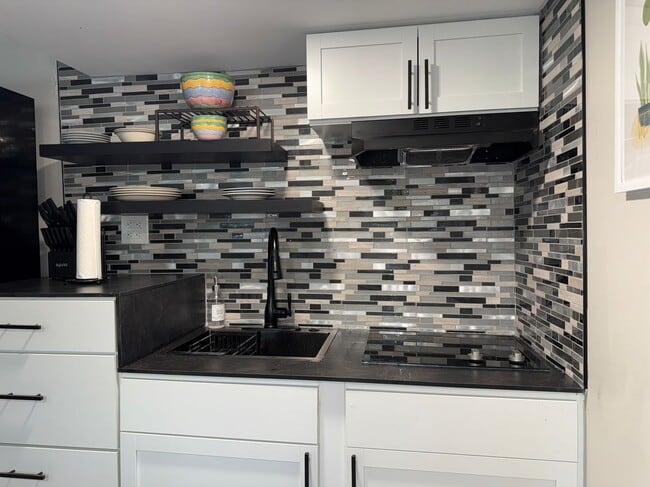 Building Photo - 1 S Rosedale St Rental