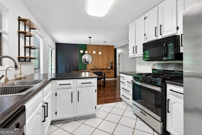Photo - 11525 Matthews Trail