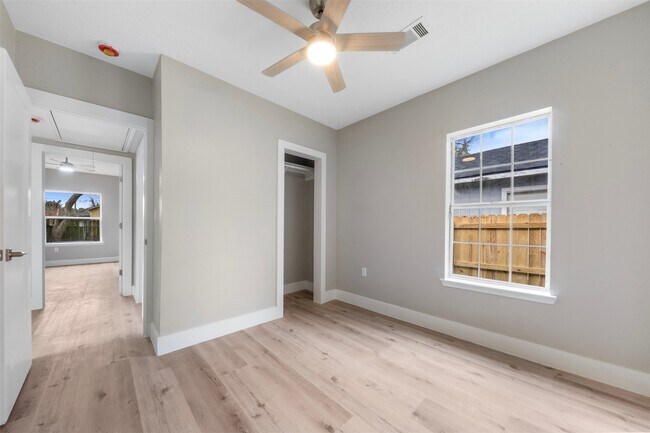 Photo - 219 E James St