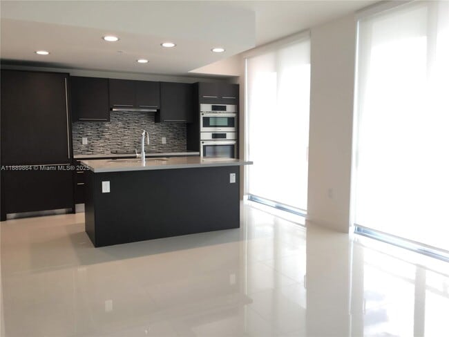 Building Photo - 7875 NW 107th Ave Unit 618