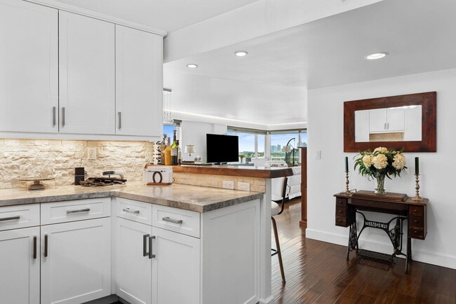 Photo - 3000 Holiday Dr Unit 905