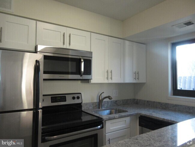 Building Photo - 1420 Locust St Unit 8J Rental